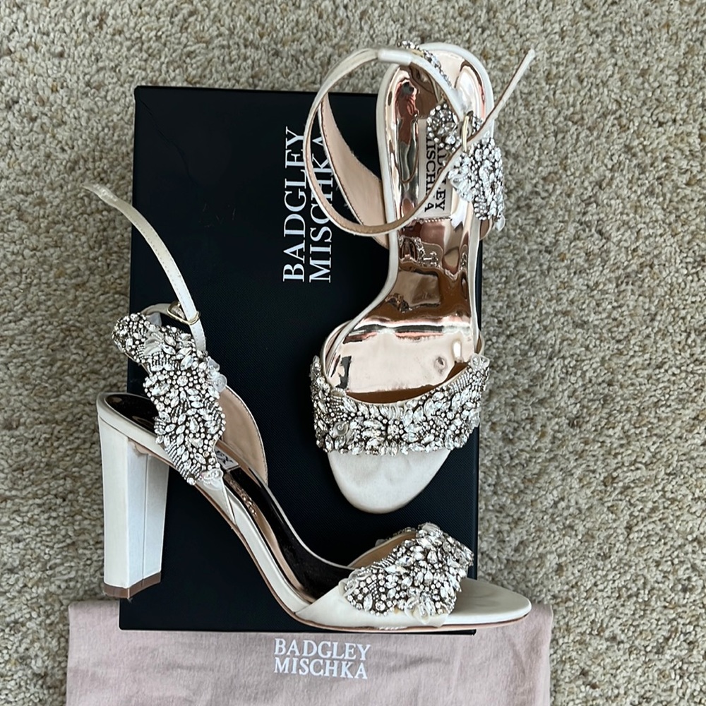 Badgley Mischka Libby Ankle Strap Sandal (W8) Ivory Satin